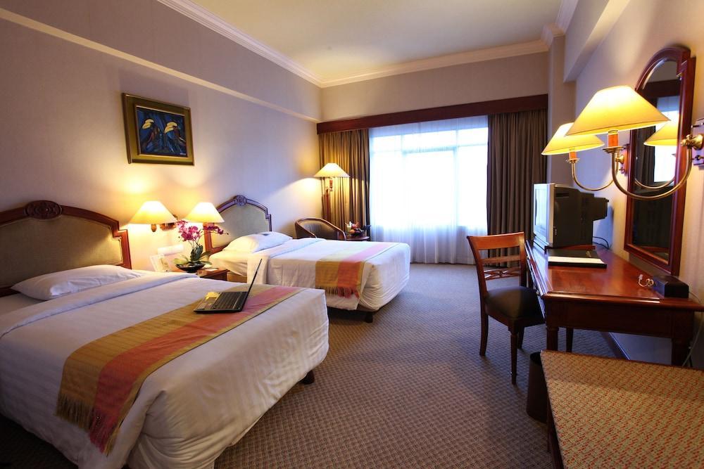 Blue Sky Hotel Balikpapan Eksteriør billede